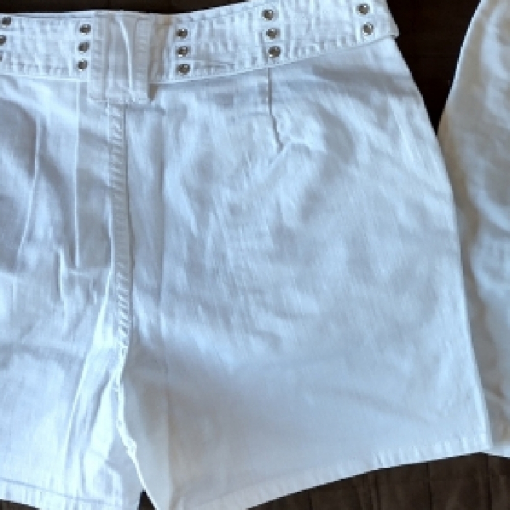 Women's White Shorts - Size 14 - Picture 2 of 4